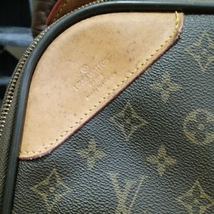 Louis Vuitton Suit case and clothes hanger I guess.